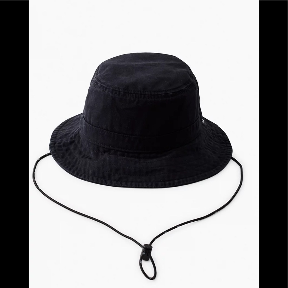 Aritzia TNA Drawcord Bucket Hat black size M/L NWT!